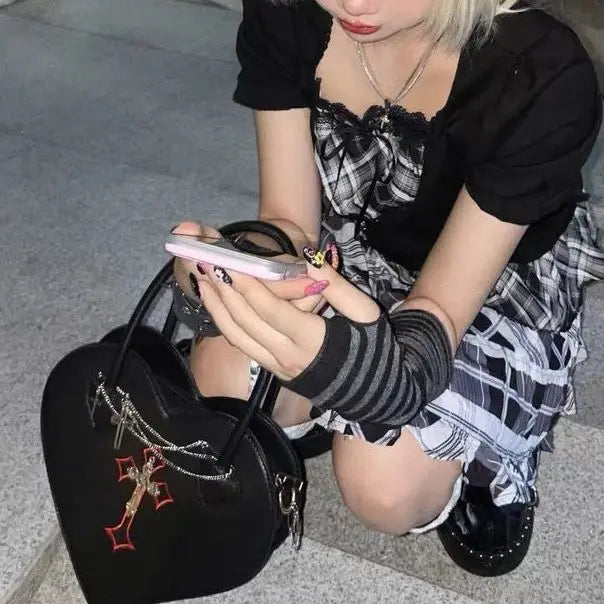 Gothic Style Women's Love Heart Purse Handbags Y2k Hot Girls Punk Shoulder Bag Metal Decoration Female Black Cool Messenger Bags